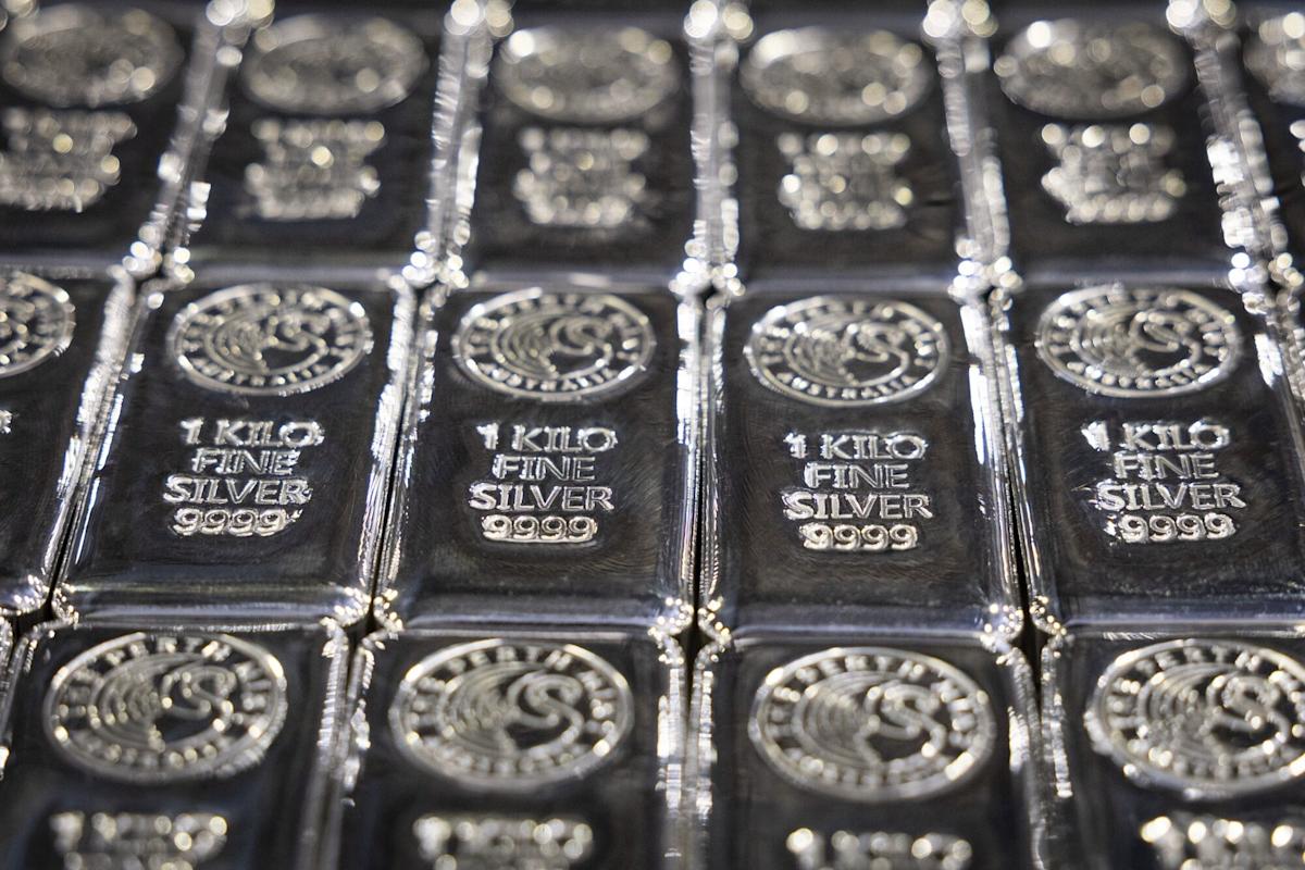  Silver Pulls Back From Record After Historic Rally Above $80