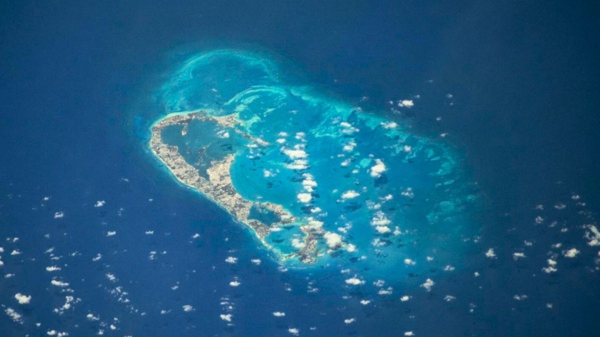  Mysterious Structure Identified Beneath Bermuda Could Explain Its Weird Geology : ScienceAlert