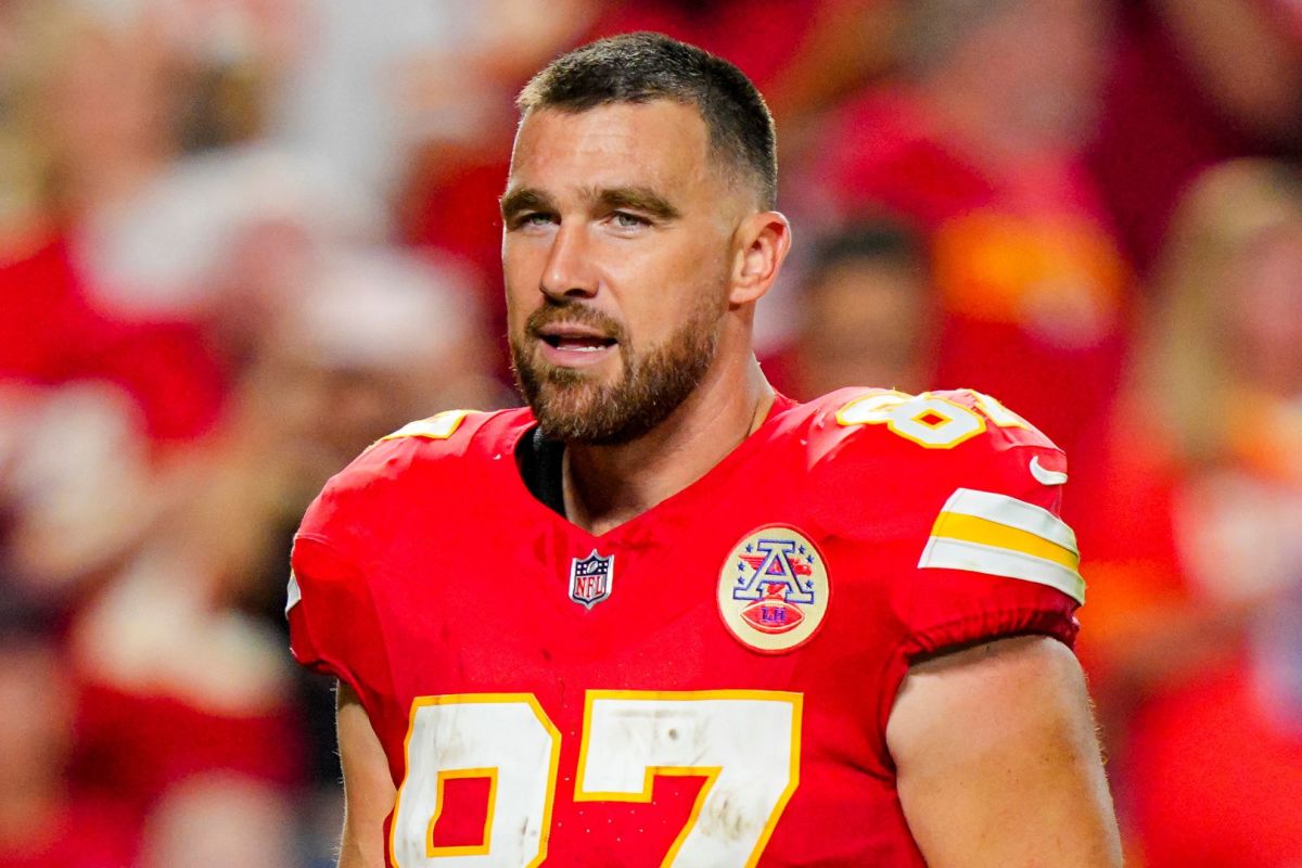  Chiefs TE Travis Kelce Reacts to Pregnancy Announcement