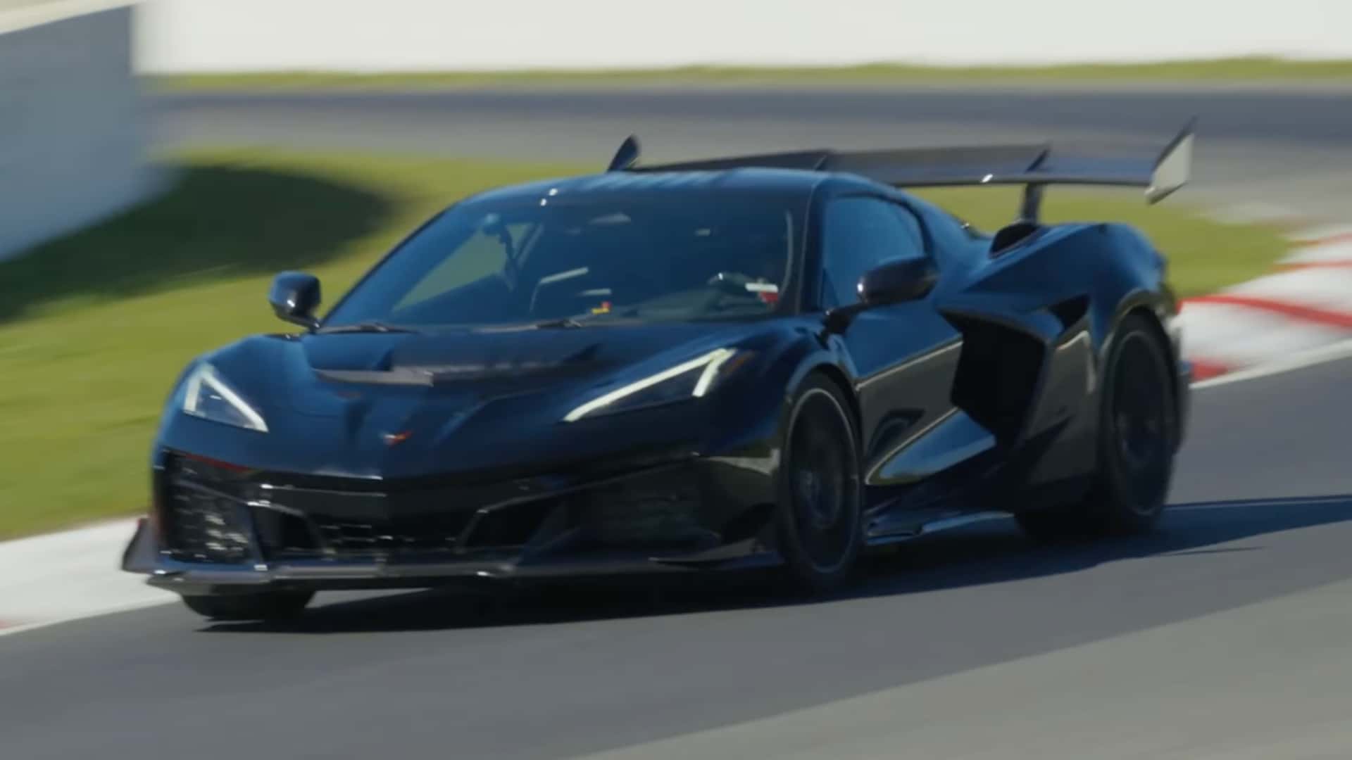  The Corvette ZR1 Won’t Stop Breaking Lap Records: Video