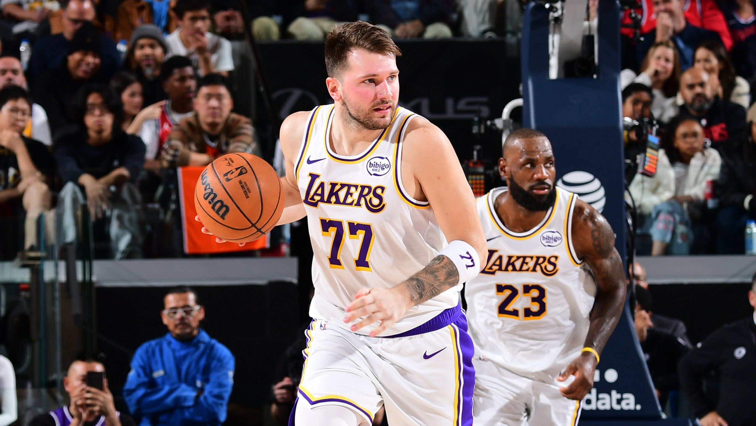  Luka Dončić exits game vs. Clippers with left leg contusion