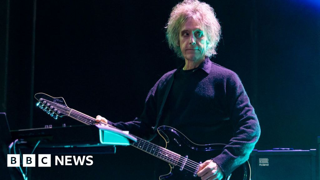  Guitarist and keyboard player Perry Bamonte dies aged 65