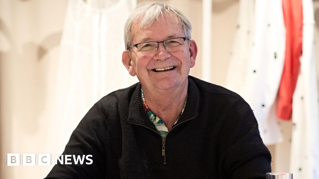  Photographer Martin Parr dies aged 73