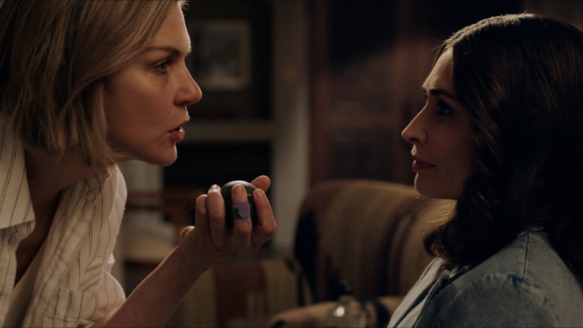 Rhea Seehorn reacts to that big ‘Pluribus’ kiss: ‘There is some willful delusion’