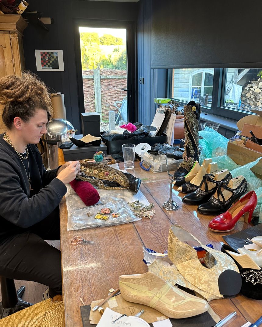 Caroline Groves is a bespoke footwear maker with 40 years in the business. Based in the Cotswolds, England, she uses traditional techniques to craft handmade shoes.