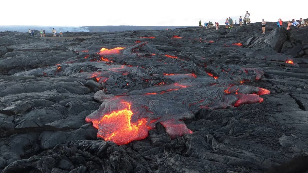  Scientists Shocked to Discover Microbes ‘Colonizing’ Lava Within Hours of Solidifying