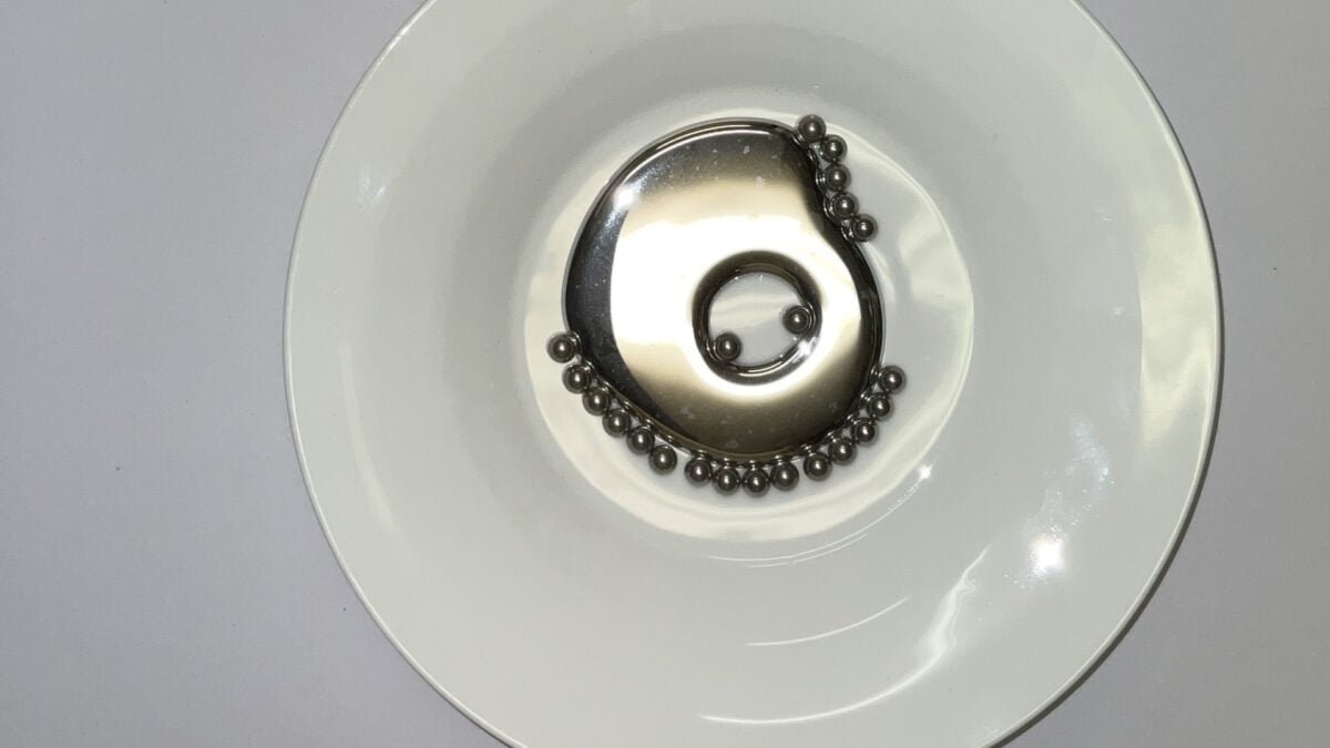  Newly Discovered ‘Hybrid’ Phase of Matter Blurs the Line Between Solid and Liquid