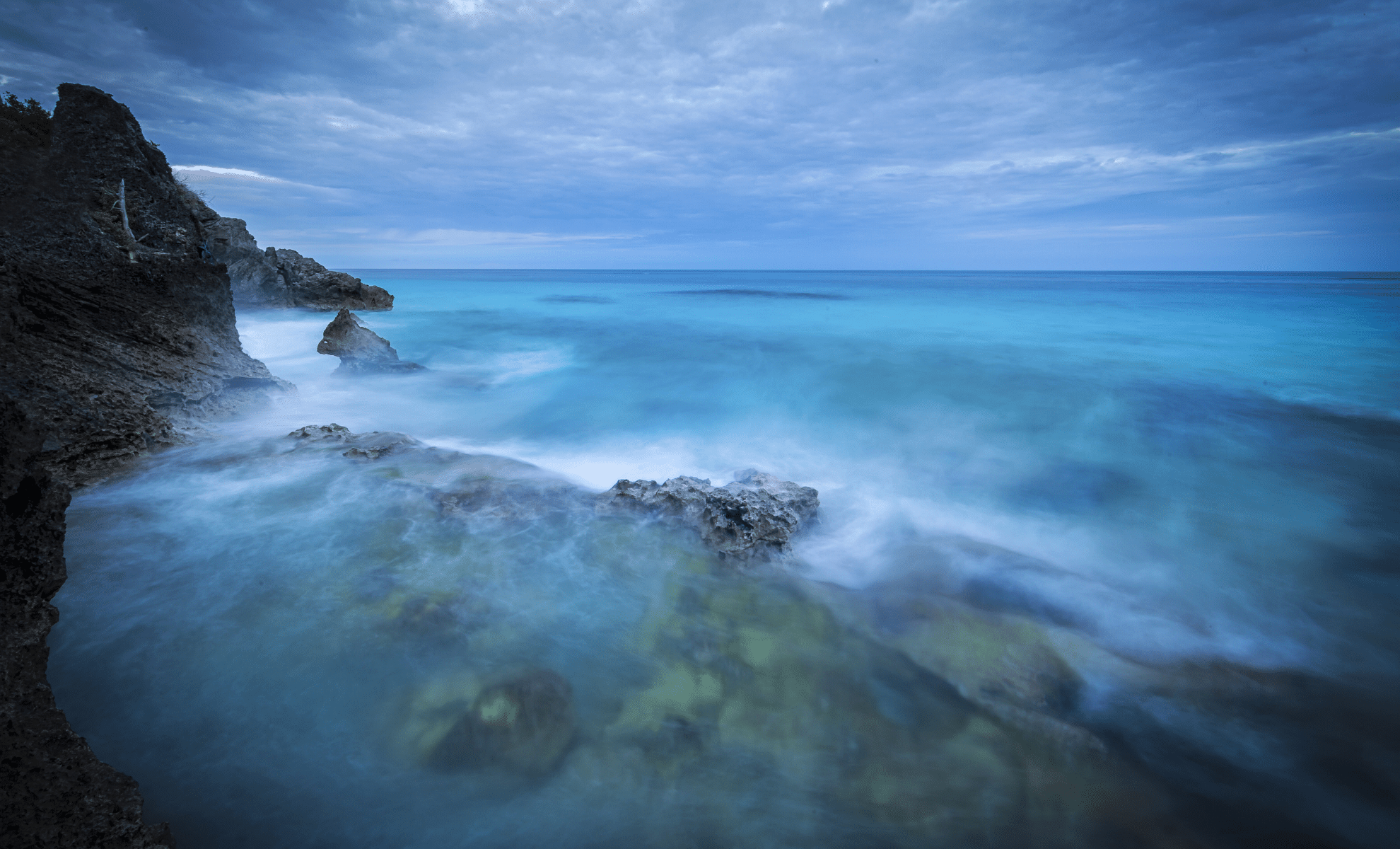  Scientists Discover Giant Structure Deep Beneath Bermuda Unlike Anything on Earth!
