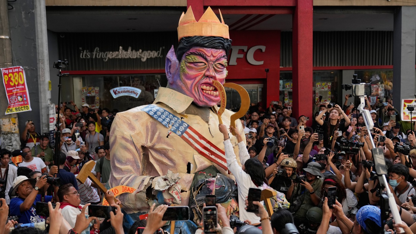  Thousands in Philippines protest corruption, demand return of stolen funds : NPR