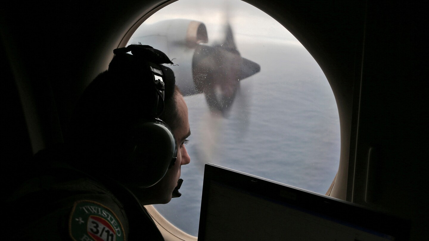  Deep-sea search for Malaysia Airlines Flight 370 to resume Dec. 30