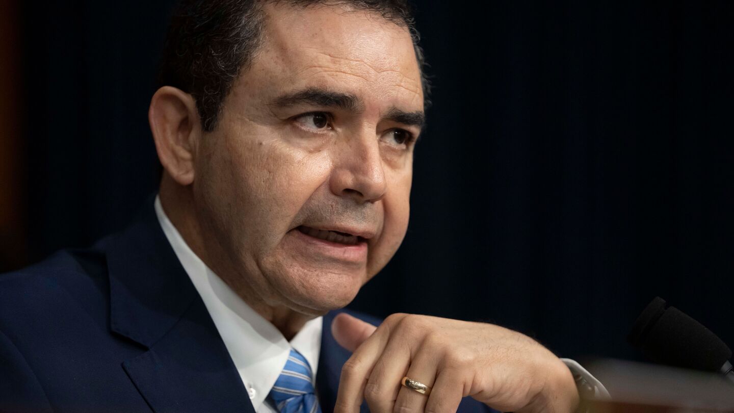  Trump pardons Texas Democratic Rep. Henry Cuellar