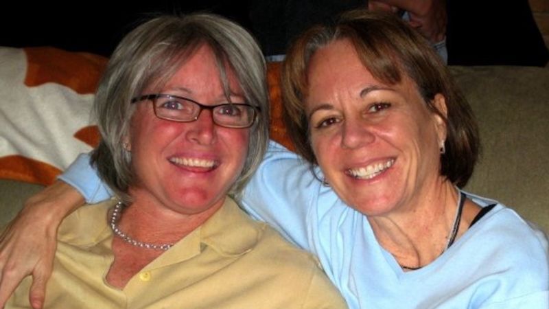  That Christmas she had completely given up on love. Then the house sitter showed up