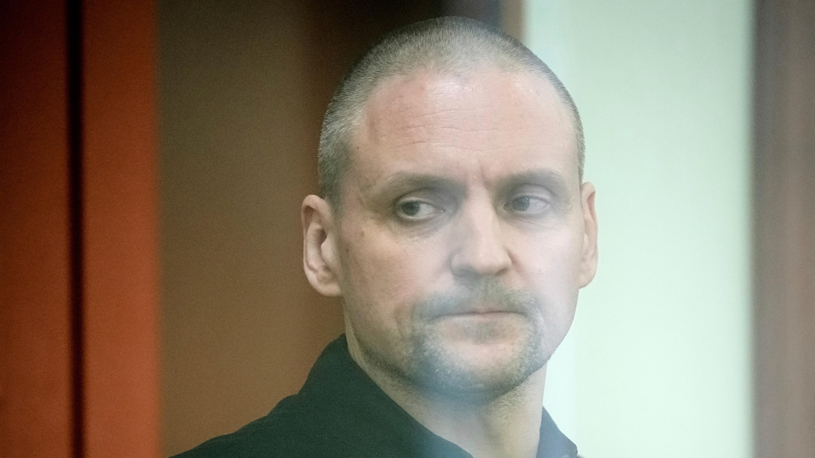  Russian court sentences pro-war activist and Putin critic to 6 years in prison