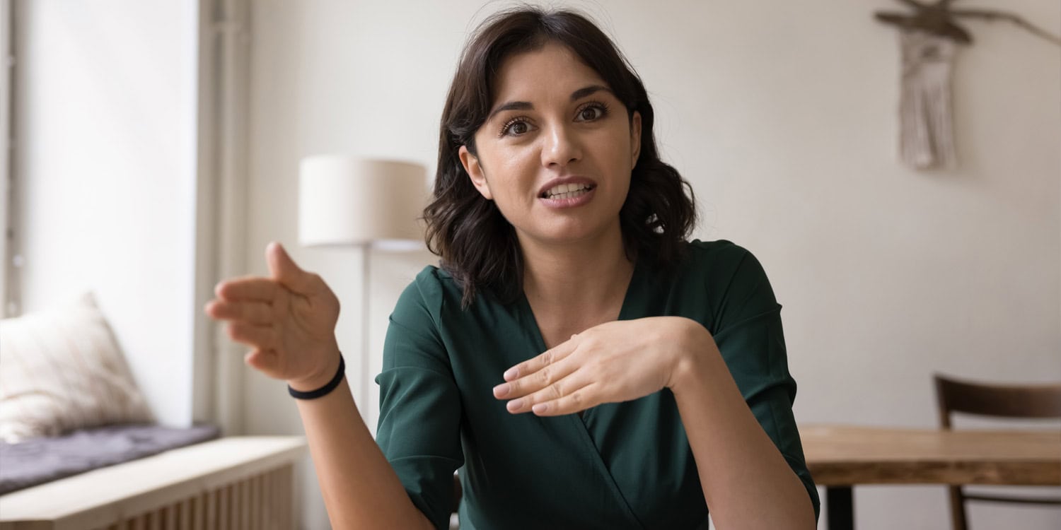  Confident gestures fail to mask the uncertainty signaled by speech disfluencies