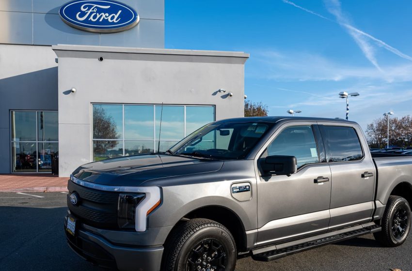  Ford to record $600 million pension charge in fourth quarter