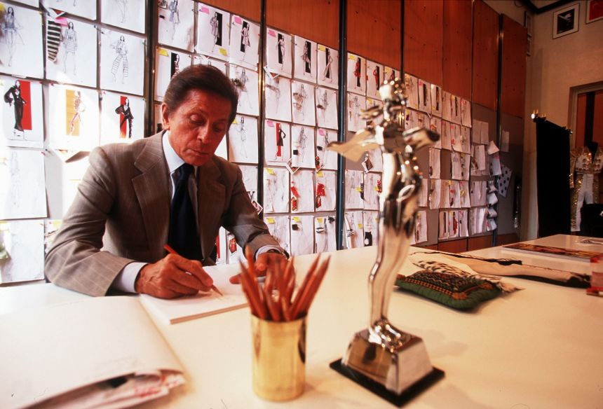 Valentino in his atelier in Rome in 2000.