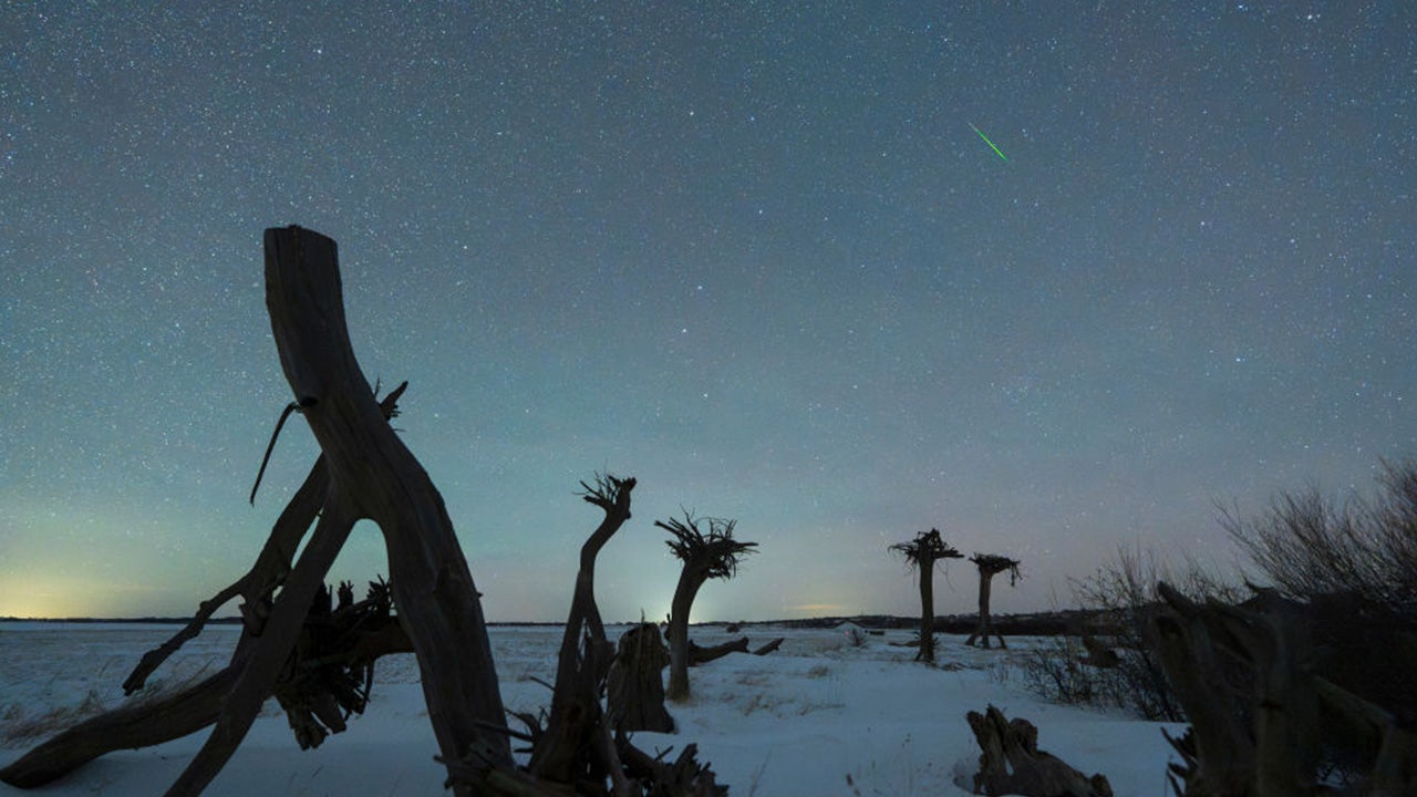  Look up tonight: Quadrantid meteor shower will peak, joined by 1st supermoon of 2026