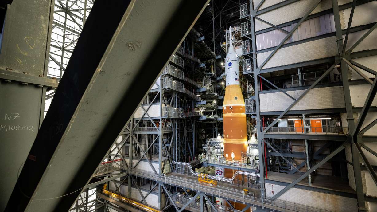  NASA’s new moon rocket moves to the pad ahead of astronaut launch as early as February
