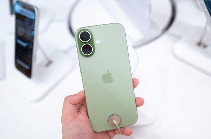  Apple Suddenly Releases Surprise iPhone Update With Key Features And Fixes