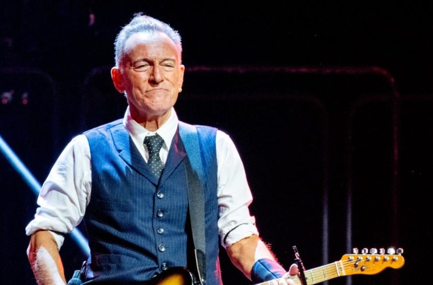  Bruce Springsteen’s ICE Protest Song Soars To No. 1