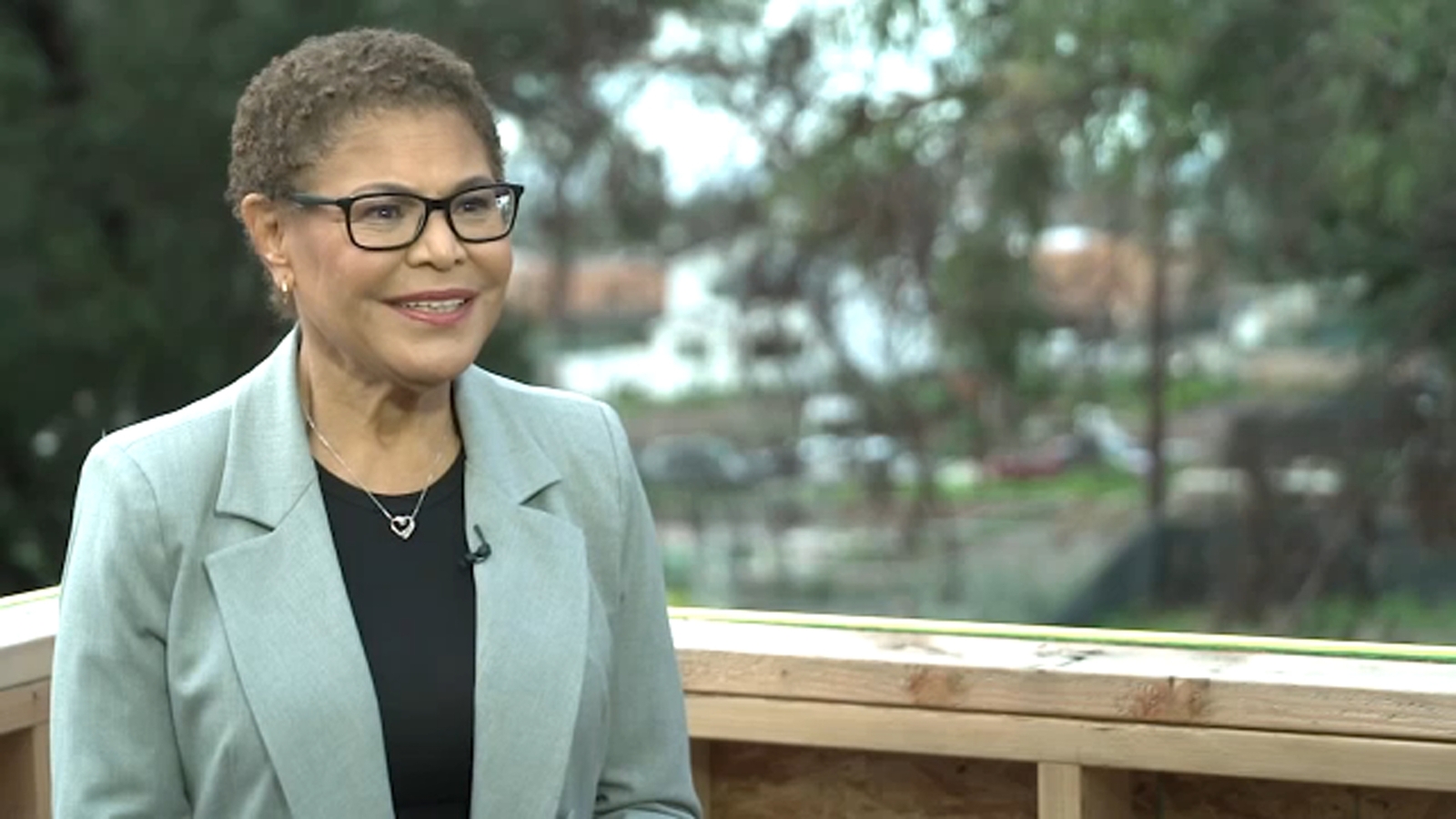  Los Angeles Mayor Karen Bass reflects on year of rebuilding after Palisades Fire, says people are profiting off of victims’ grief