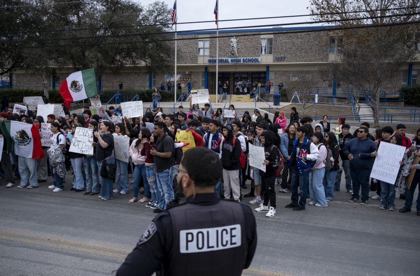  Hundreds of Texas students walk out to protest ICE killings