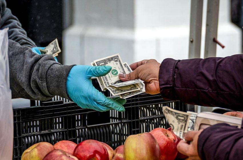  U.S. dollar plunges after Trump says he’s not concerned about recent drop