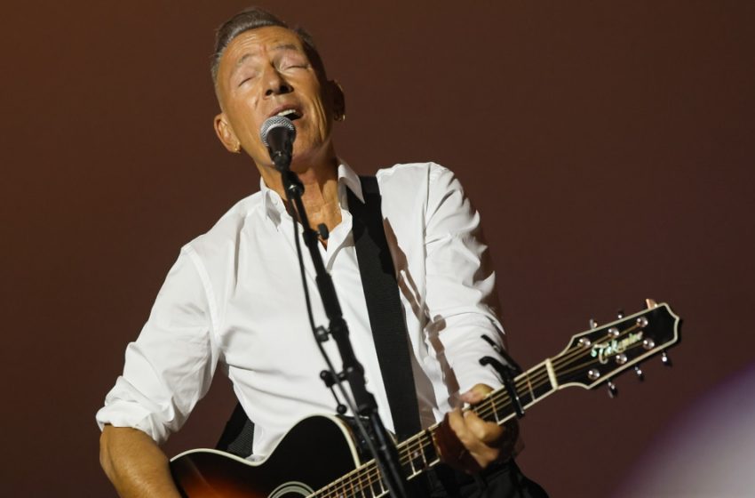  Bruce Springsteen’s ‘Streets of Minneapolis’ anti-ICE protest song hits No. 1 on iTunes