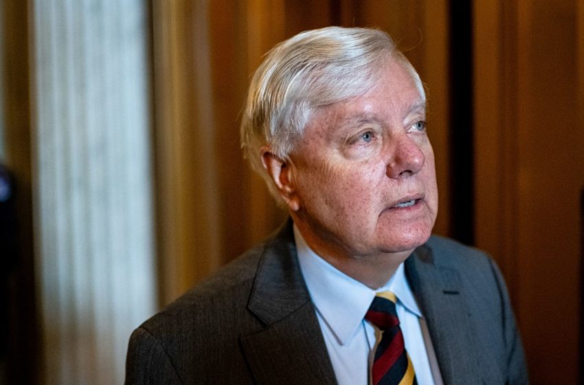  Sen. Lindsey Graham held up shutdown deal over provision letting him and others sue DOJ