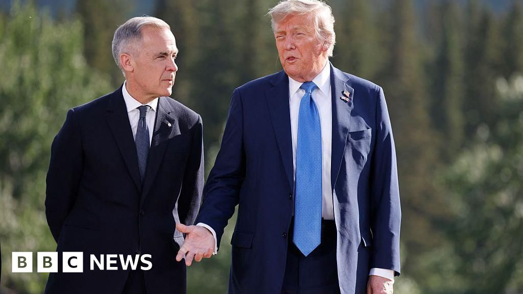  Trump threatens Canada with 100% tariff over China trade talks