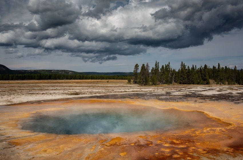  Scientists discovered a city-sized bulge on the Yellowstone volcano’s north rim