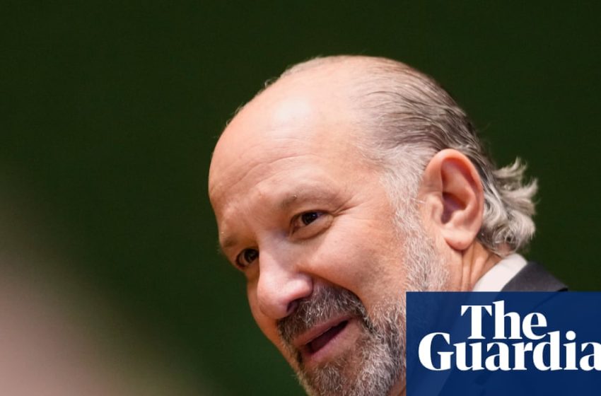  Trump commerce secretary Howard Lutnick arranged to visit Epstein island, files show | Jeffrey Epstein