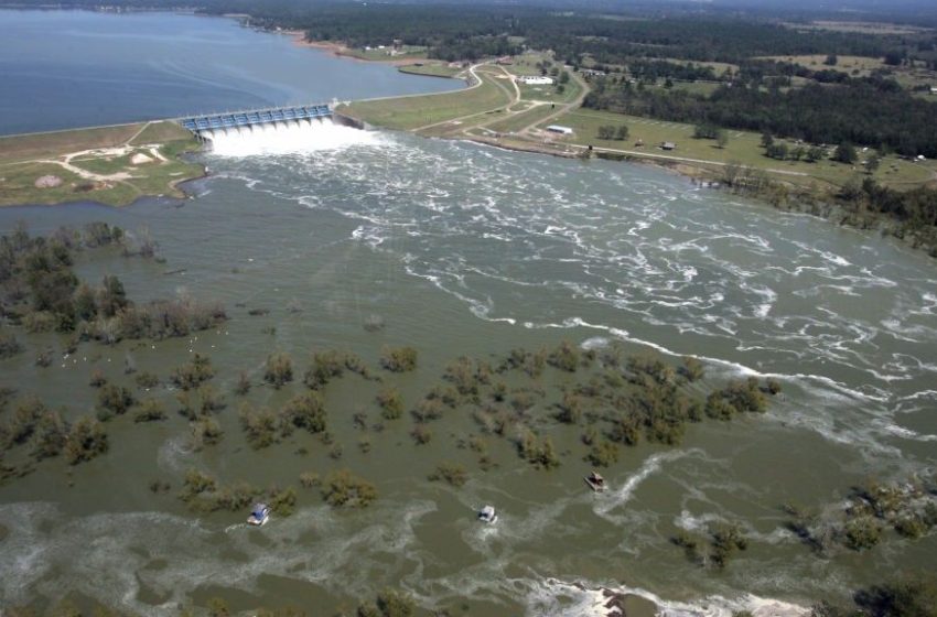  Thousands of dams in the US are old, damaged and unable to cope with extreme weather. How bad is it?
