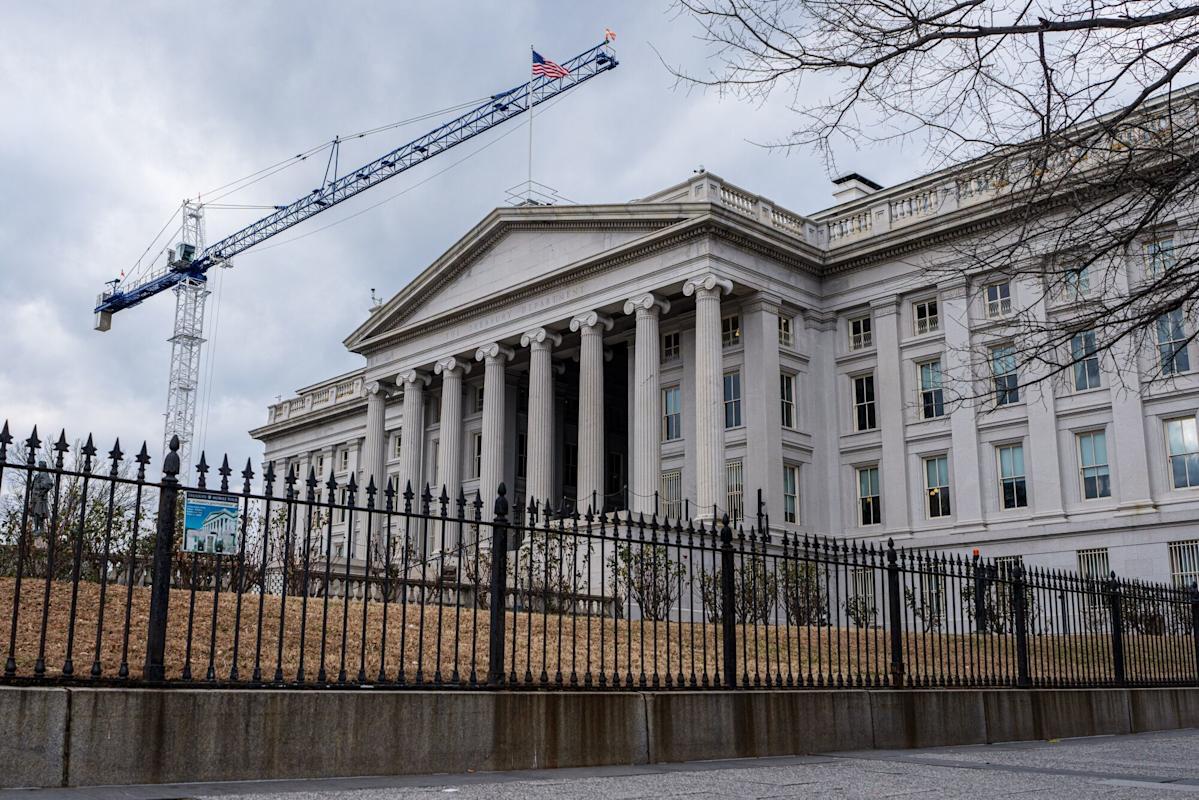  Treasuries Join Global Bond Slide as Tariff Angst Grips Markets