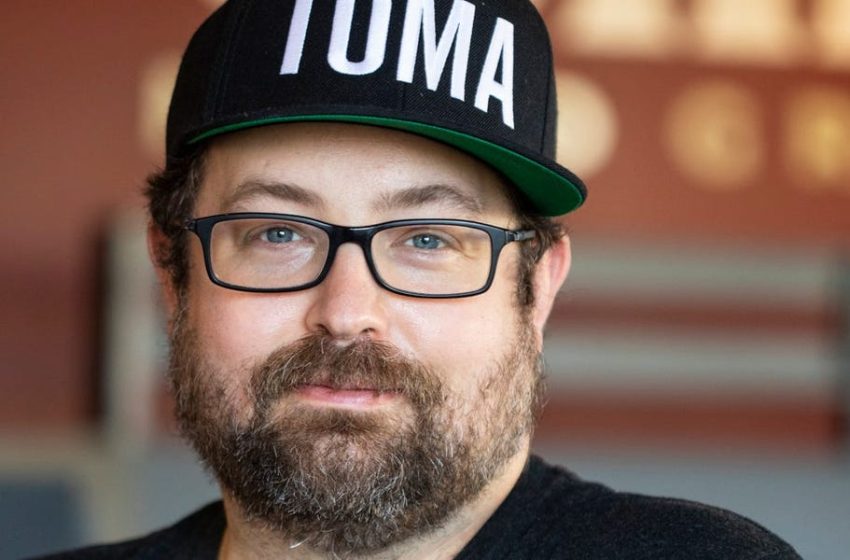  Minneapolis Business Owner Working 16-Hr Shifts, Help Staff Avoid ICE