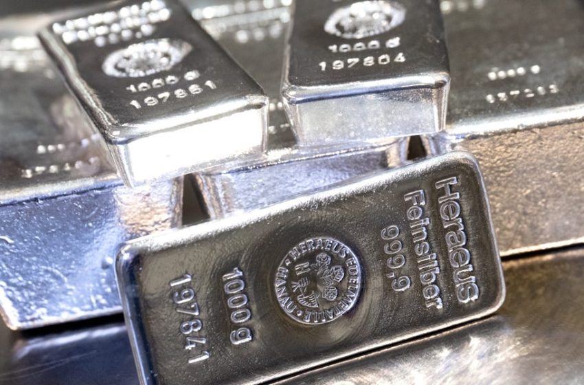  Silver Price Crash: 3 Signs the Metal Could Be Headed for More Pain