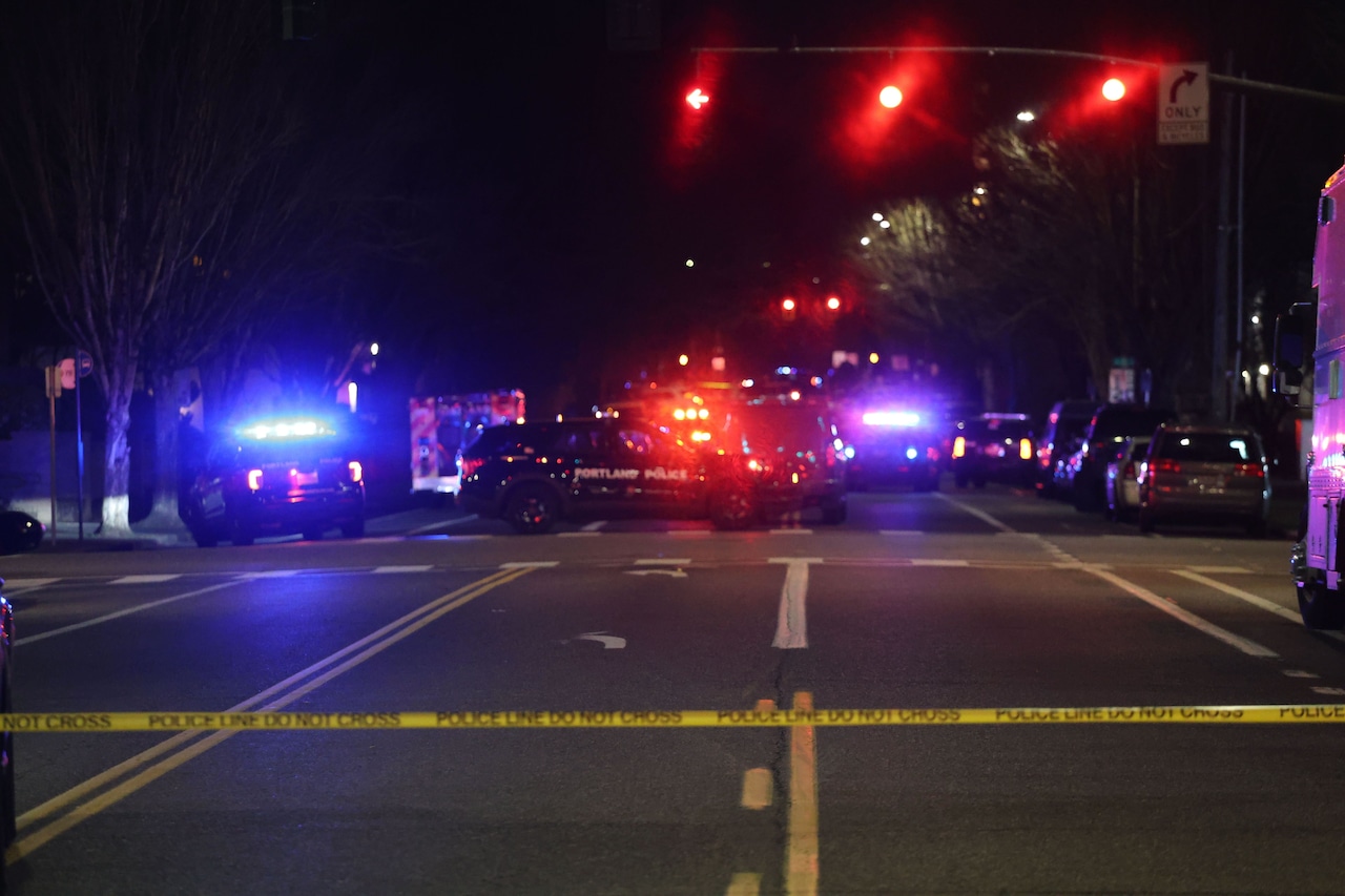  2 Portland police officers shot, injured in NE Portland; search mounted for shooter