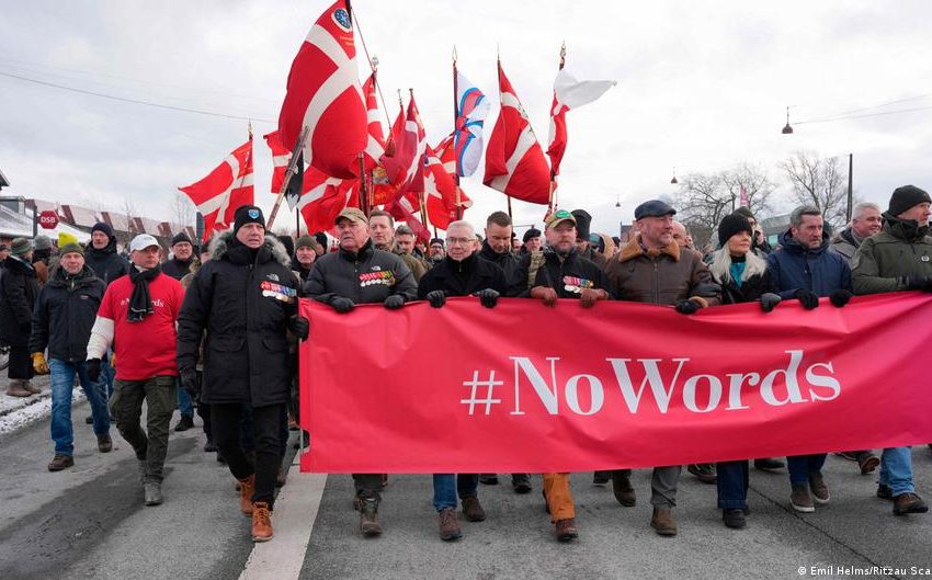  Thousands take part in veteran anti-Trump protest