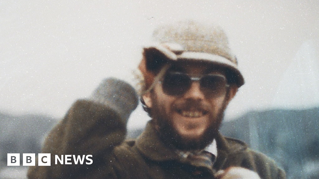  Choirboy at Prince Charles investiture becomes global conman