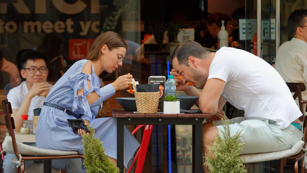  Fast food chicken chain nearly gone after 1,000 stores close