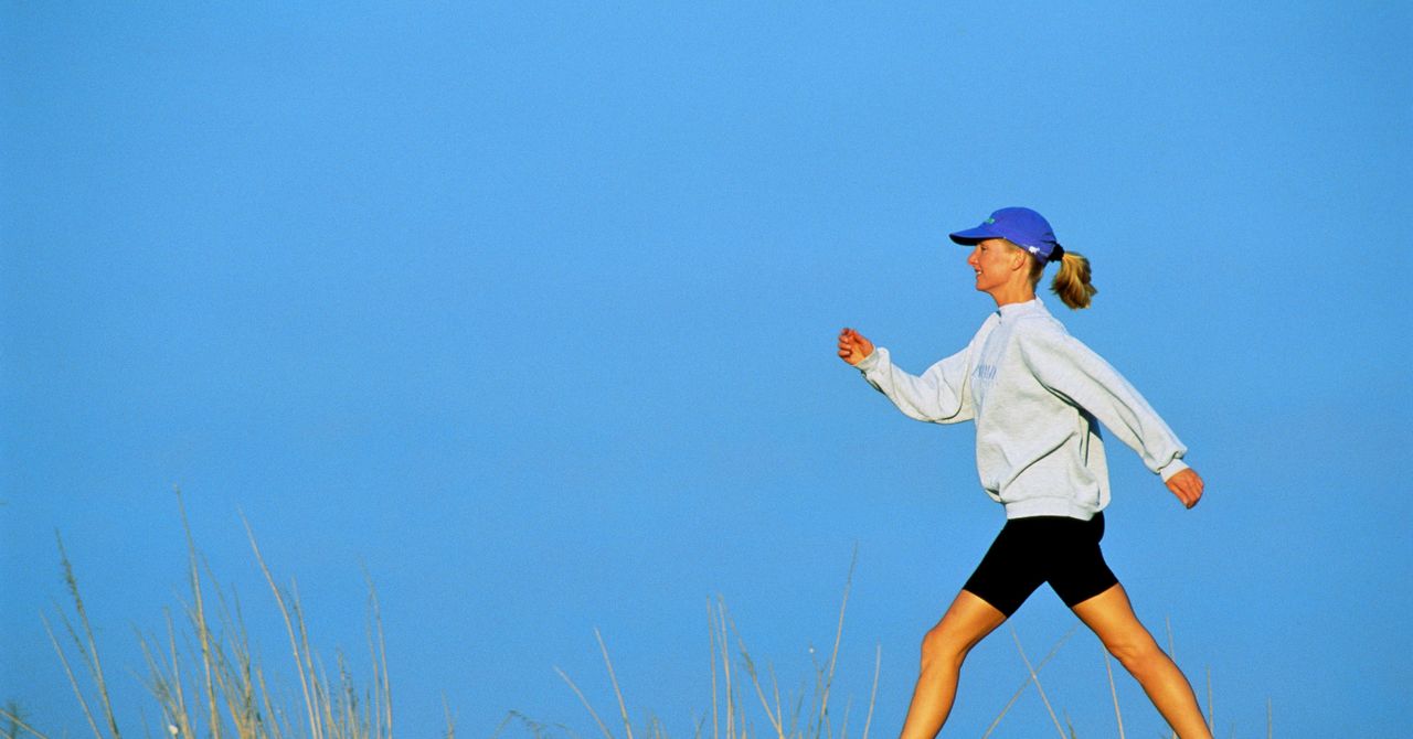  Here’s How Long You Should Walk Every Day to Prevent Back Pain