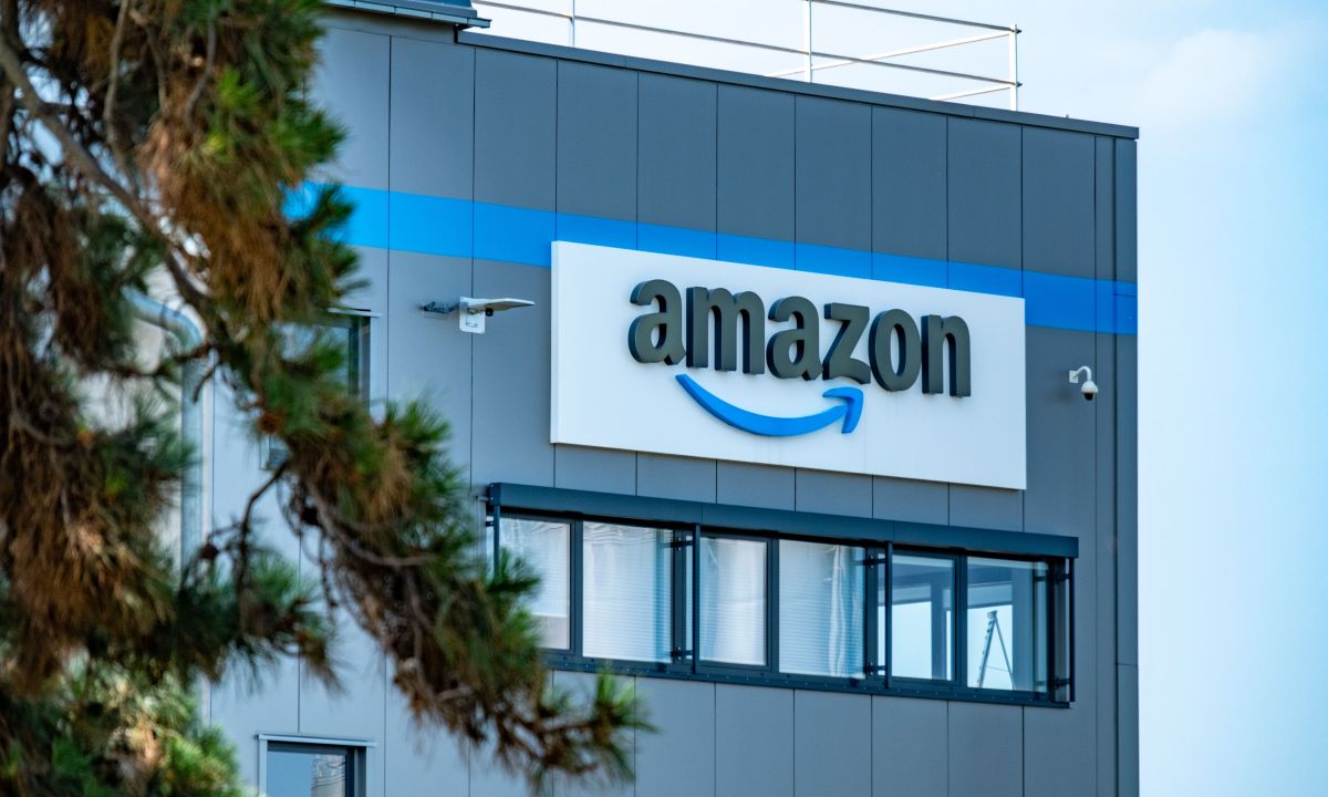  Amazon to Cut 14,000 Corporate Jobs in Second Round of Layoffs