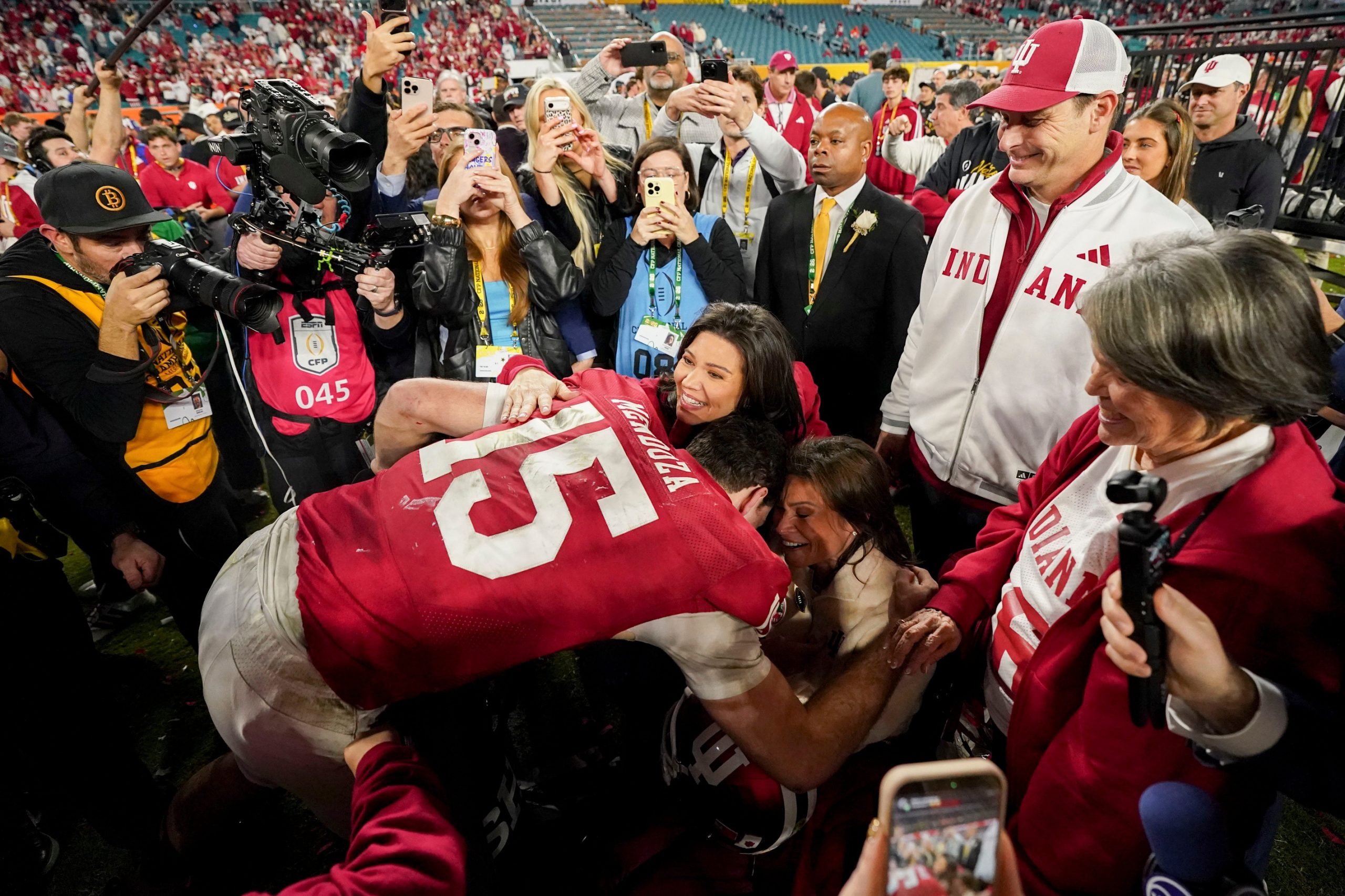  Fernando Mendoza’s Aunt Had Another Viral Night At The National Championship