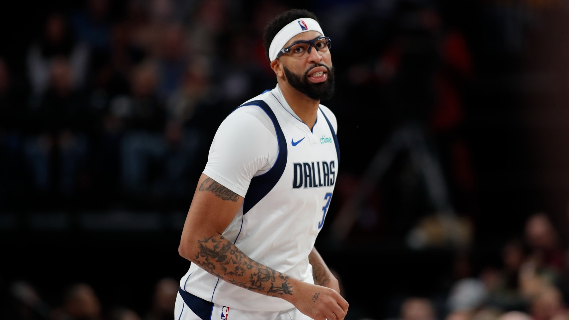  Anthony Davis is not expected to need surgery on his hand