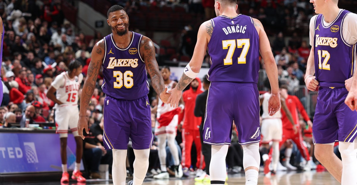  Grades for LeBron James, Luka Dončić in Lakers win vs. Bulls