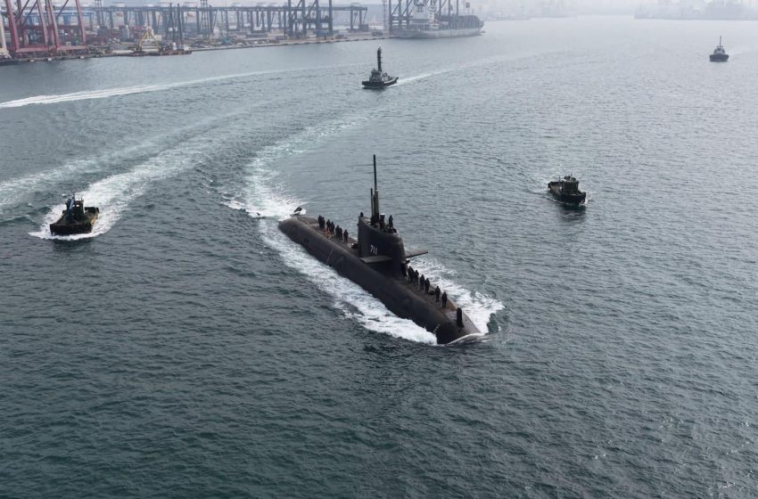  Taiwan’s Indigenous Defense Submarine Hai Kun (SS-711) Conducts First Submerged Trial