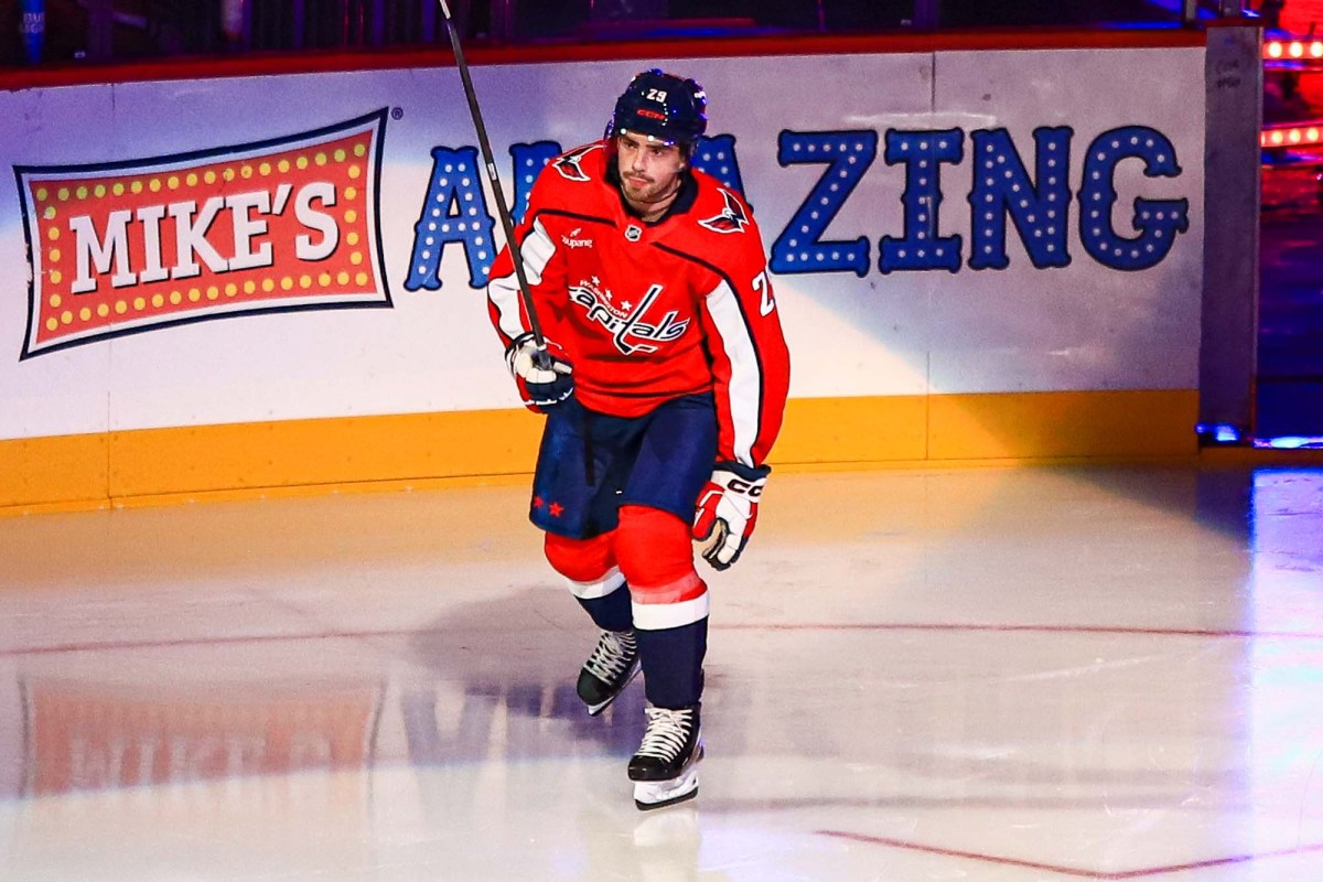  Hendrix Lapierre ends his goalless streak at 90 games!