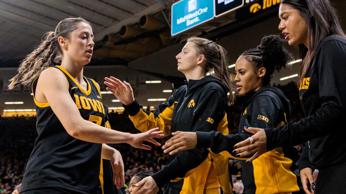  Iowa cracks top 10 in AP women’s basketball poll for first time in 2 years; UConn-South Carolina 1-2