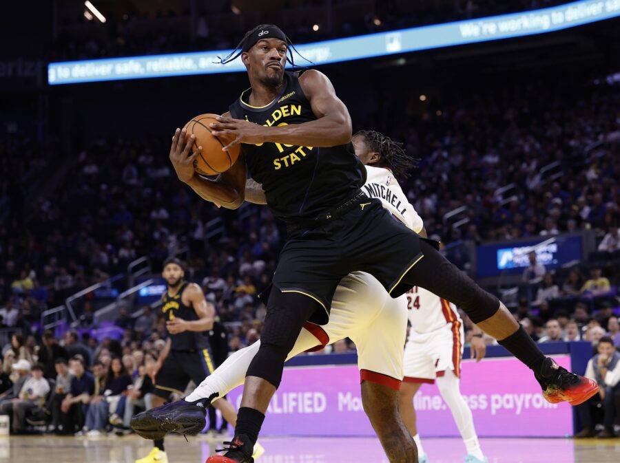  Jimmy Butler Suffers Season-Ending Torn ACL In Right Knee