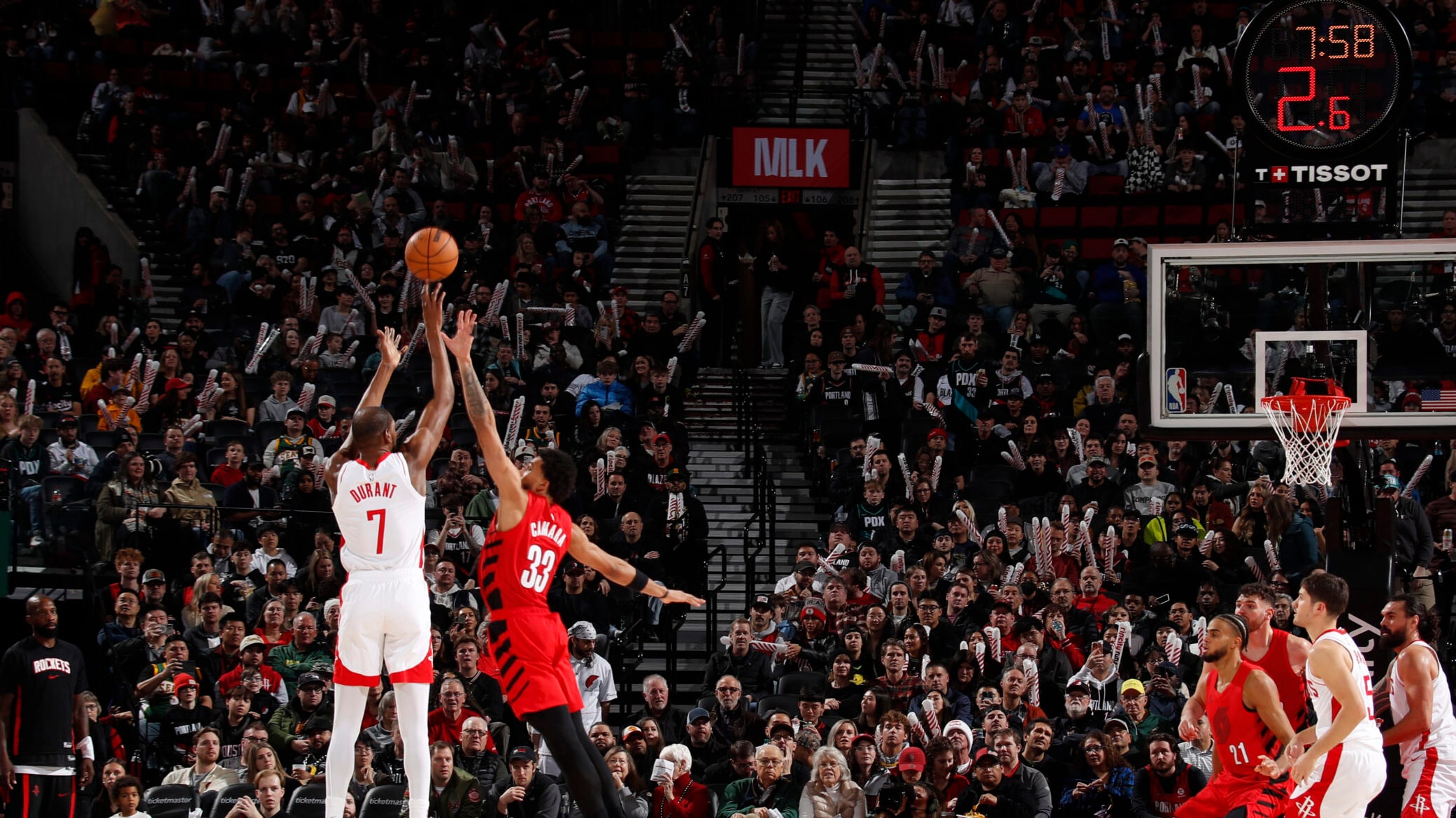  Kevin Durant passes Wilt Chamberlain on career scoring list